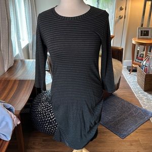 Lululemon size 8 jersey dress with side ruching detail medium